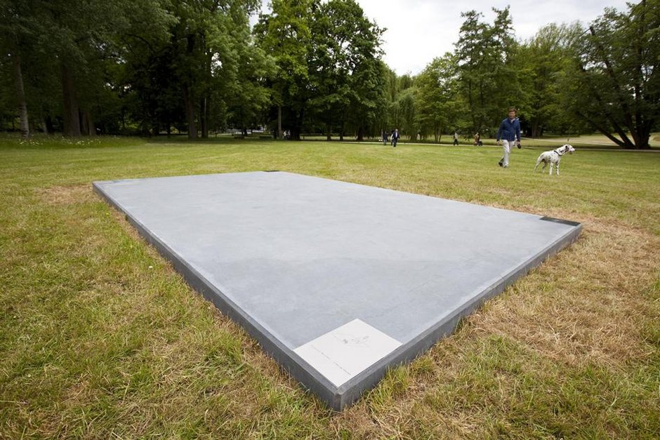 Pedestal for One Minute Sculptures