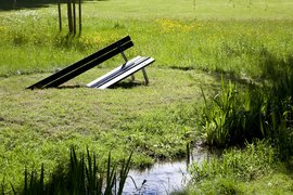 Ohne Titel (schräge Bank)