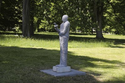 Phone User 4 (outdoor)