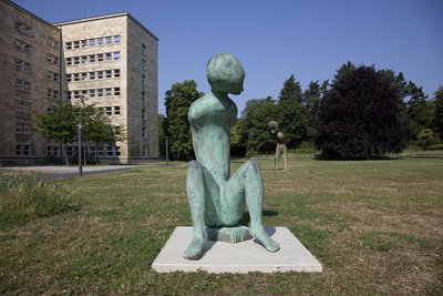 Five ladies and a gentleman in the colony club