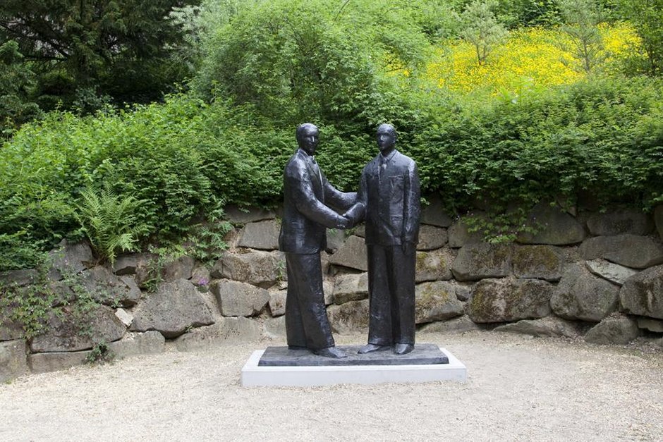 Men Shaking Hands (Politicians)